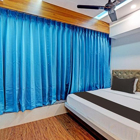 Collection O Hotel Swarg Surat Zewnętrze zdjęcie