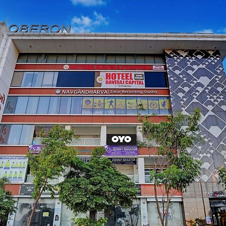 Collection O Hotel Swarg Surat Zewnętrze zdjęcie