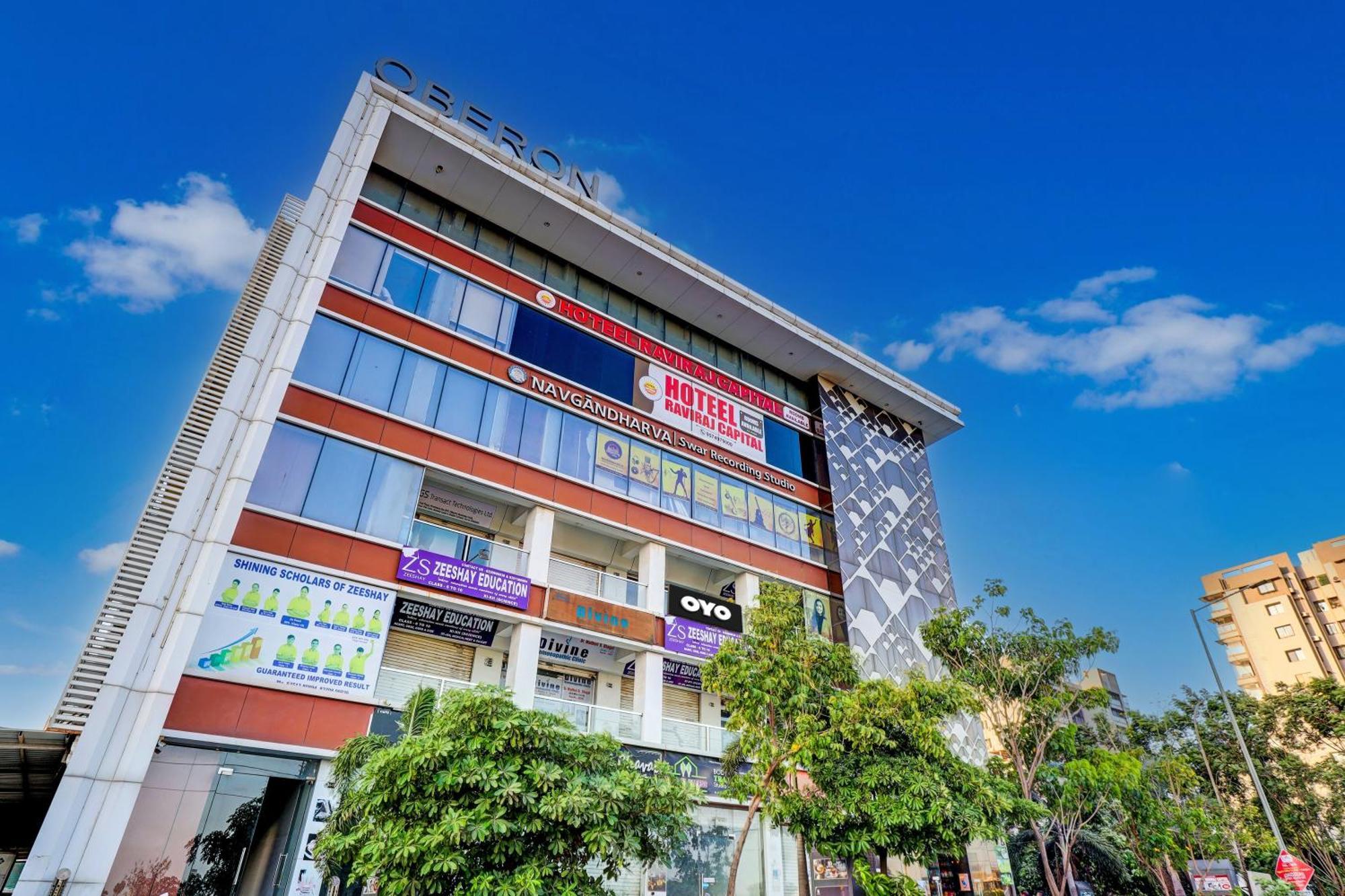 Collection O Hotel Swarg Surat Zewnętrze zdjęcie