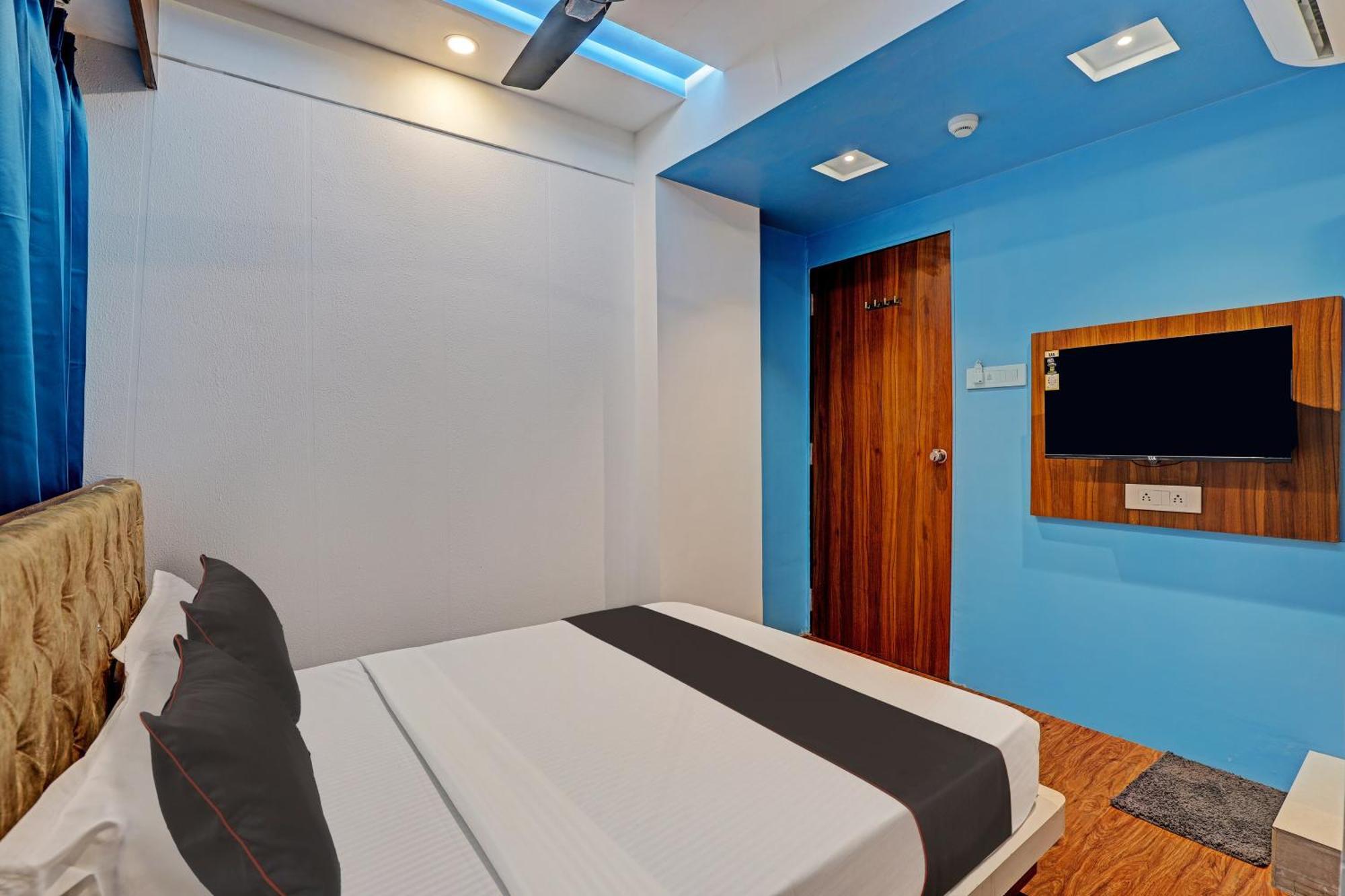 Collection O Hotel Swarg Surat Zewnętrze zdjęcie