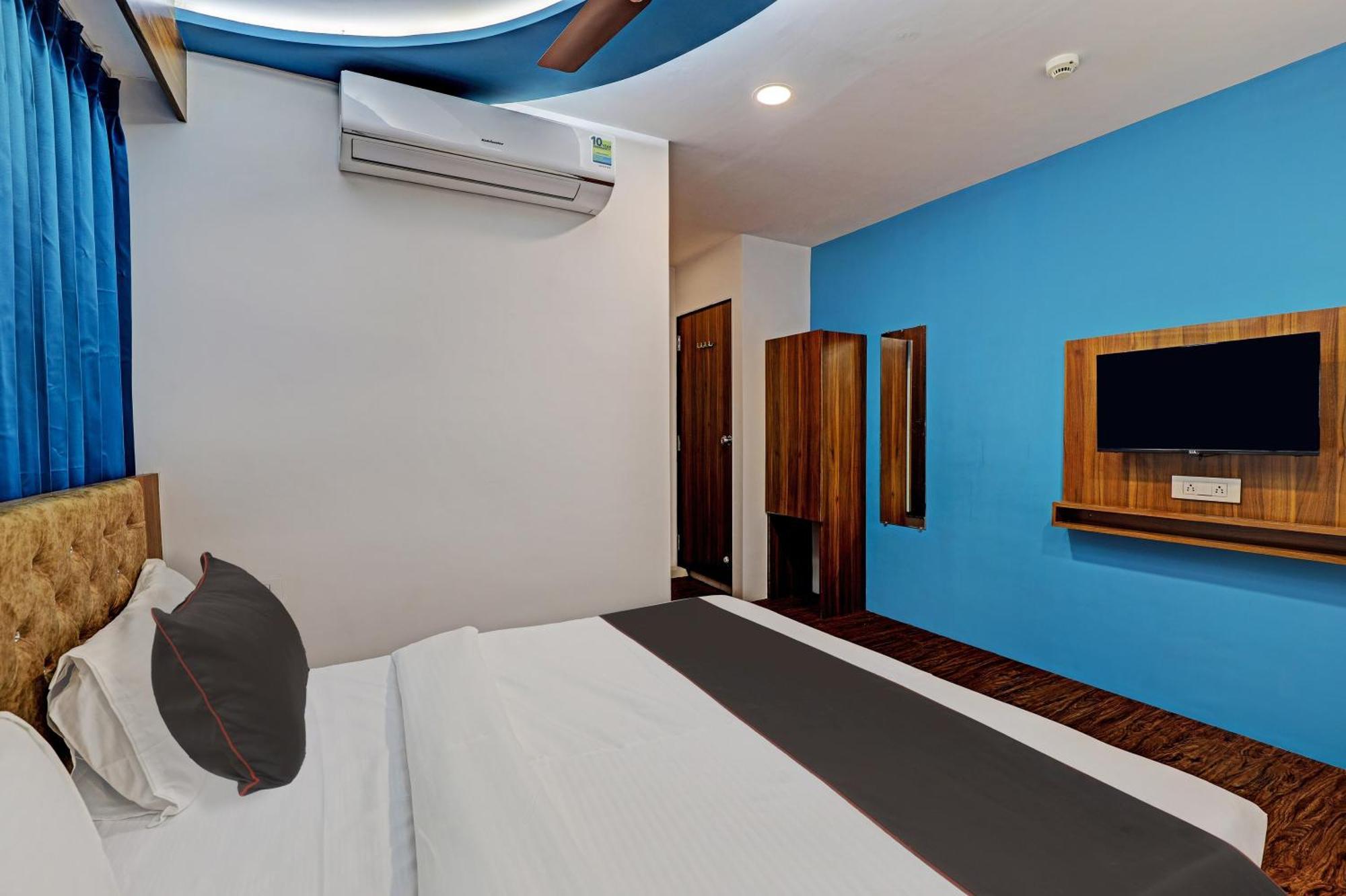 Collection O Hotel Swarg Surat Zewnętrze zdjęcie