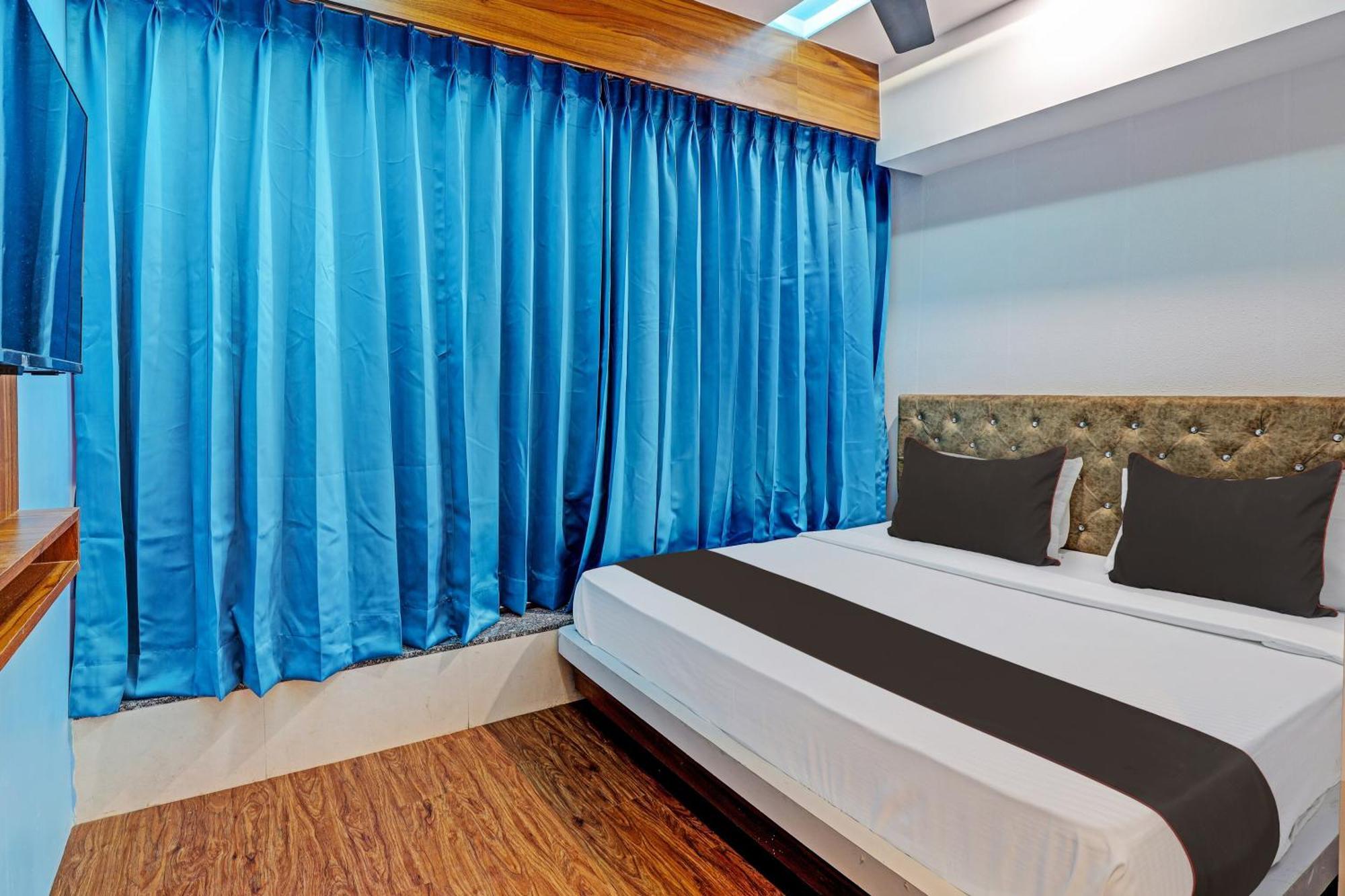 Collection O Hotel Swarg Surat Zewnętrze zdjęcie